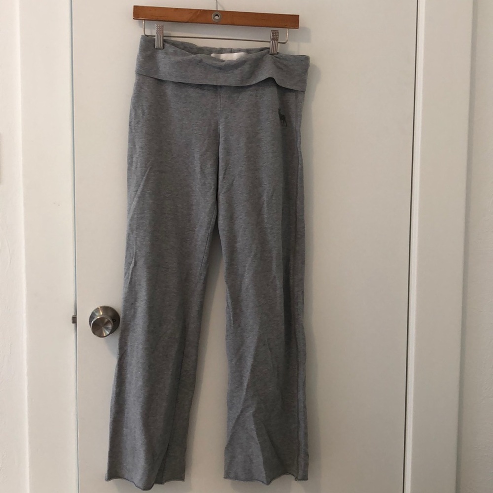 Abercrombie & Fitch | Women’s gray yoga pants.